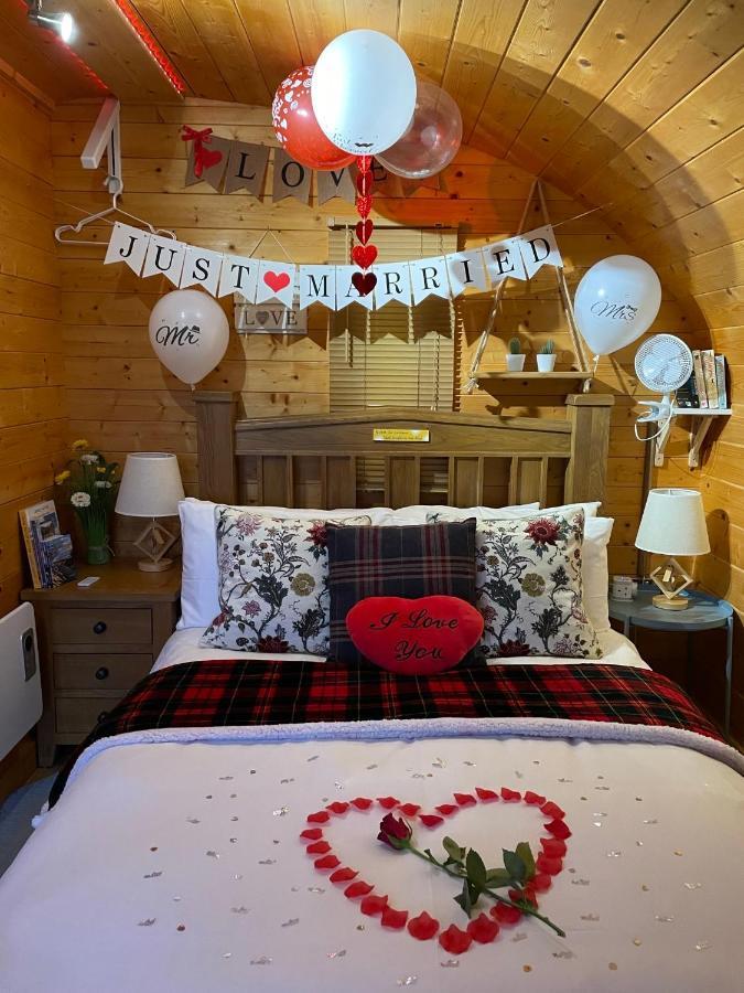 Апартаменты Finn Village - Loch Lomond Sunset Glamping Pod - Private Ofuro Hot Tub *