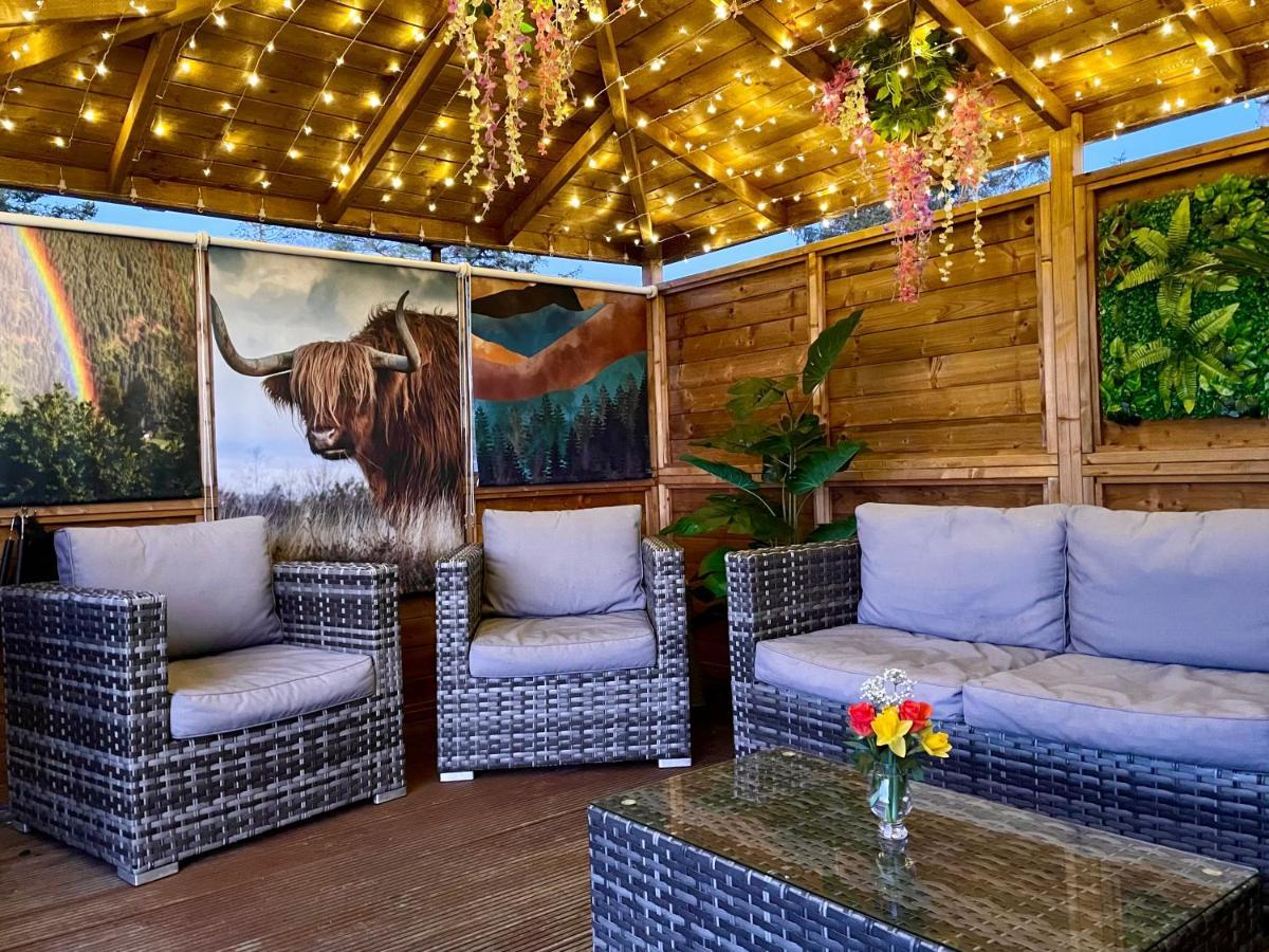 Апартаменты Finn Village - Loch Lomond Sunset Glamping Pod - Private Ofuro Hot Tub *