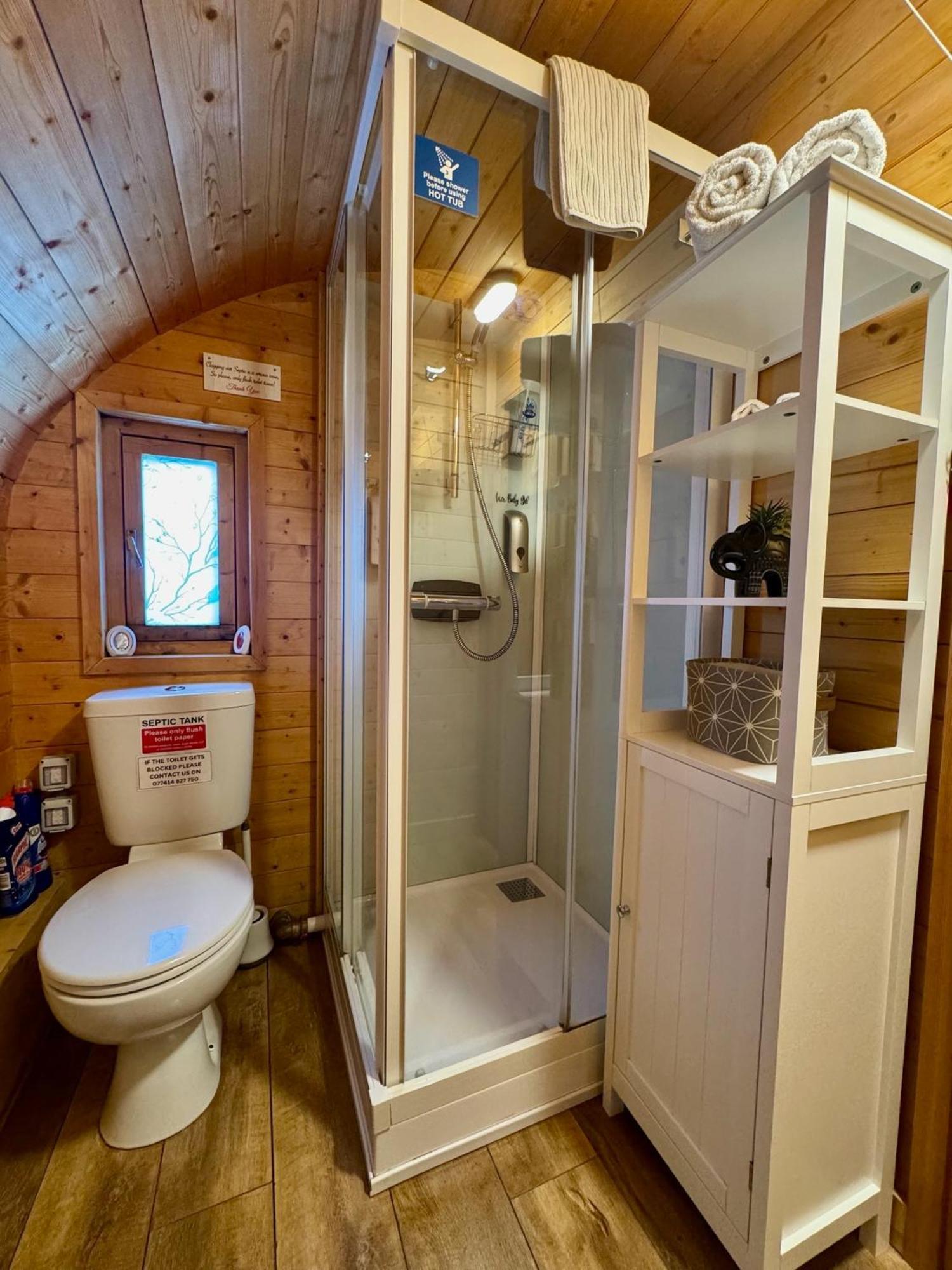 Finn Village - Loch Lomond Sunset Glamping Pod - Private Ofuro Hot Tub Apartment