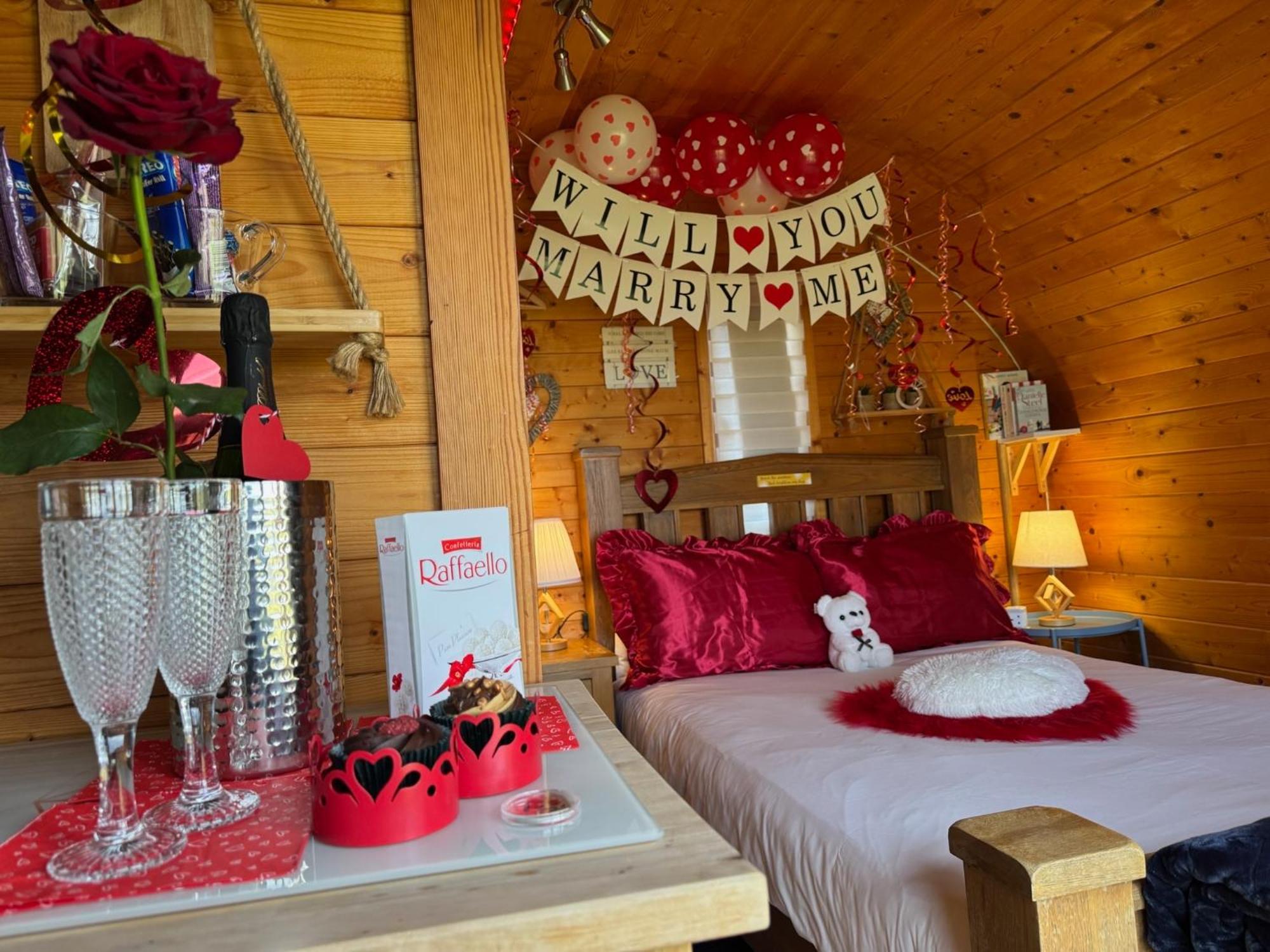 Finn Village - Loch Lomond Sunset Glamping Pod - Private Ofuro Hot Tub Drymen