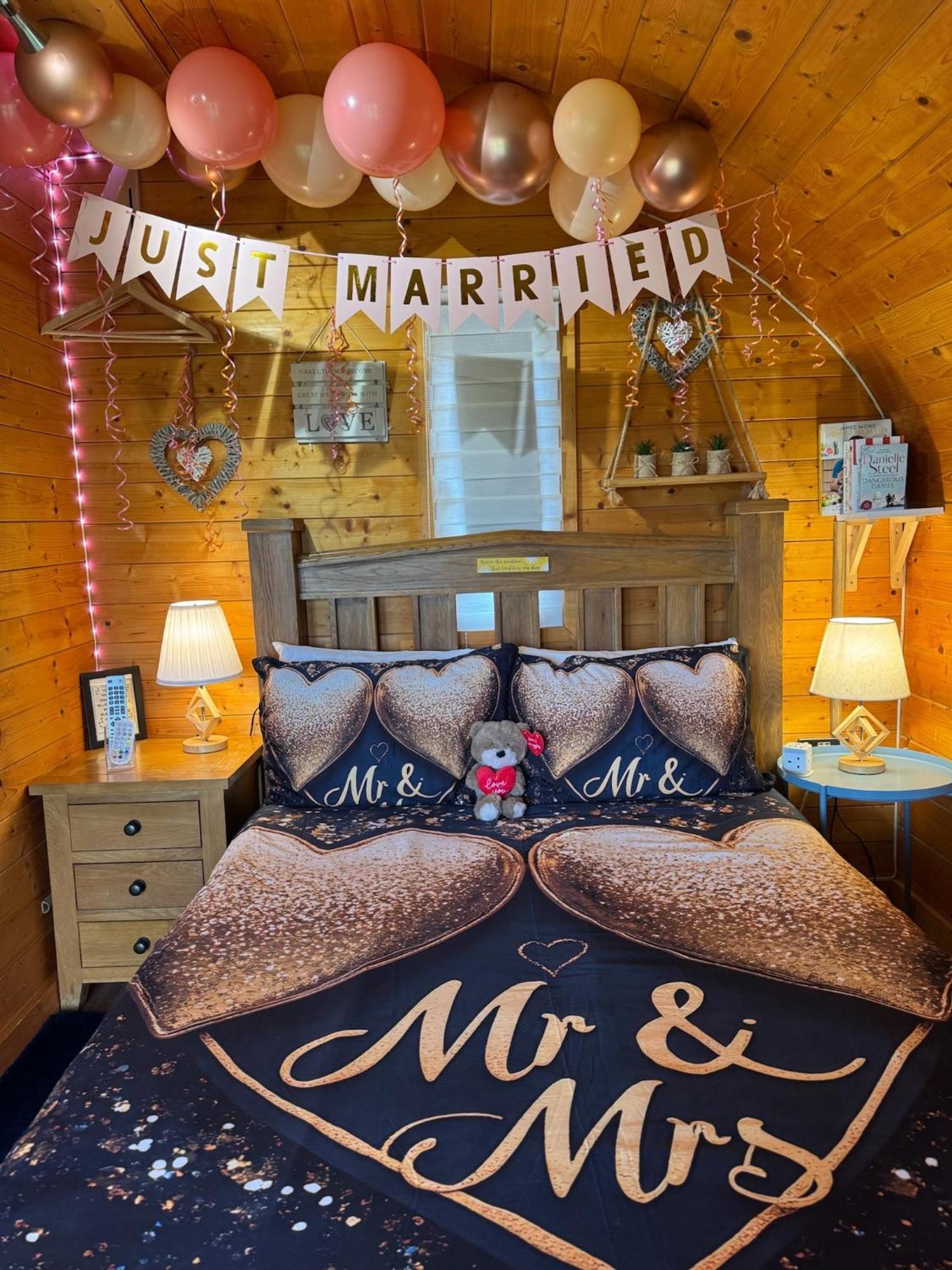 Finn Village - Loch Lomond Sunset Glamping Pod - Private Ofuro Hot Tub Apartment Drymen